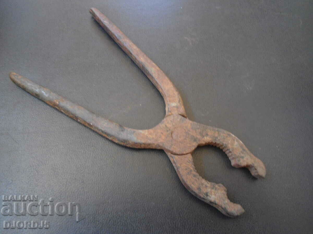 Auction Old specialized pliers Auction Old specialized pliers