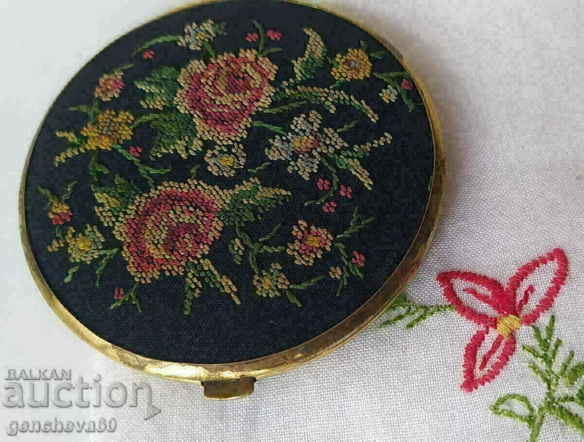 Vintage lady's mirror, tapestry embroidered roses - 5 Vintage lady's mirror, tapestry embroidered roses - 5