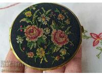 Oglinda dama vintage, tapiserie brodata trandafiri