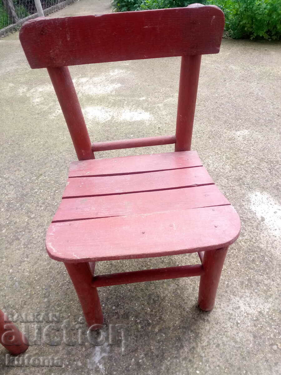 Licitație Scaune vechi din lemn Licitație Scaune vechi din lemn