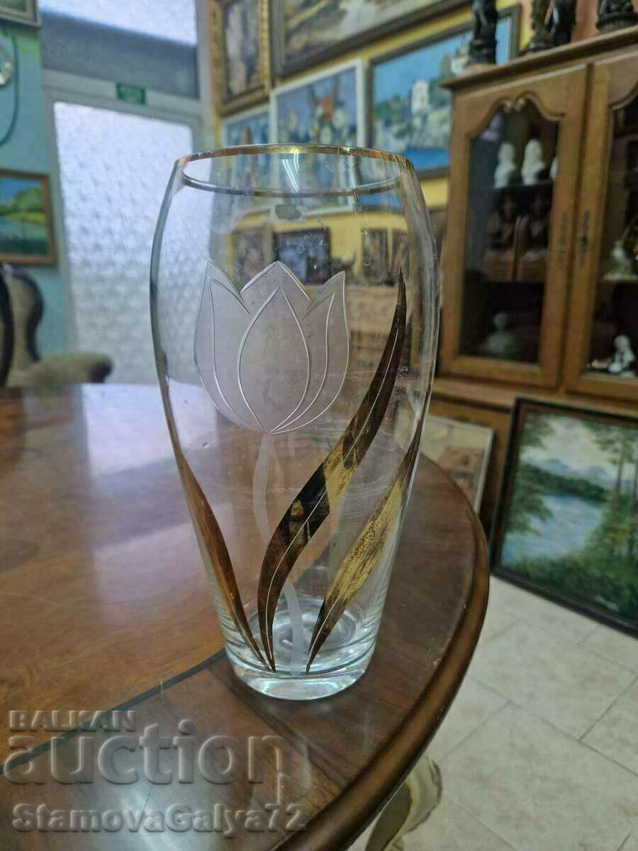 Красива антикварна кристална ваза Бохемия с позлата