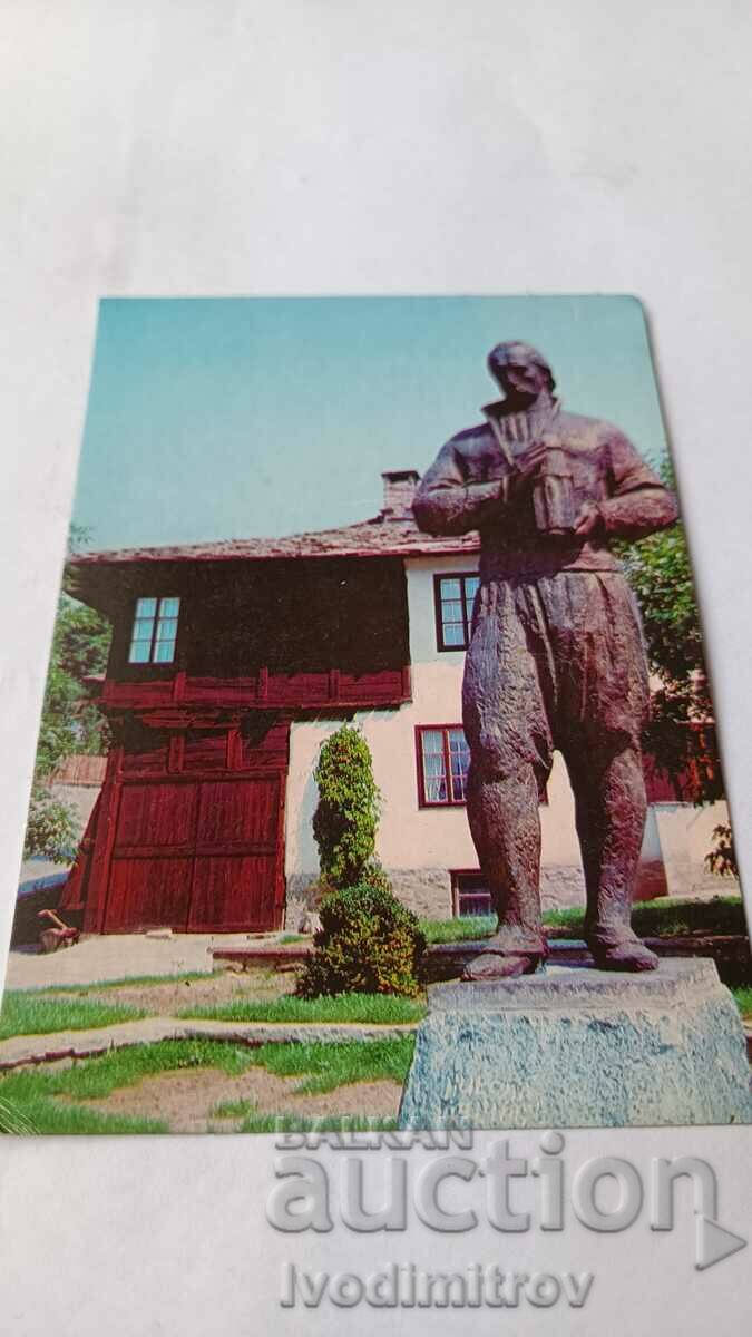 Пощенска картичка Дряново Паметникът на Кольо Фичето