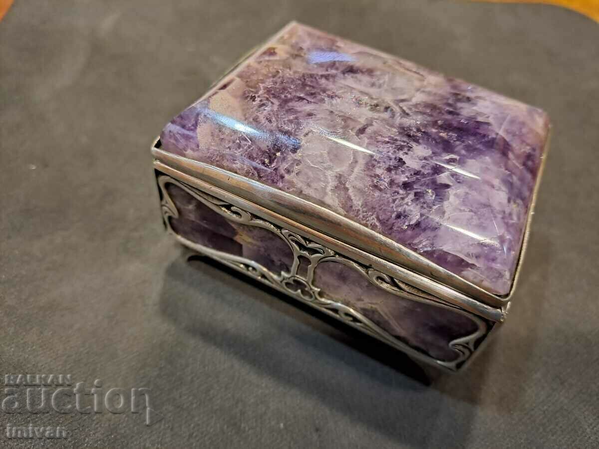 Amethyst stone box with silver fittings Amethyst stone box with silver fittings