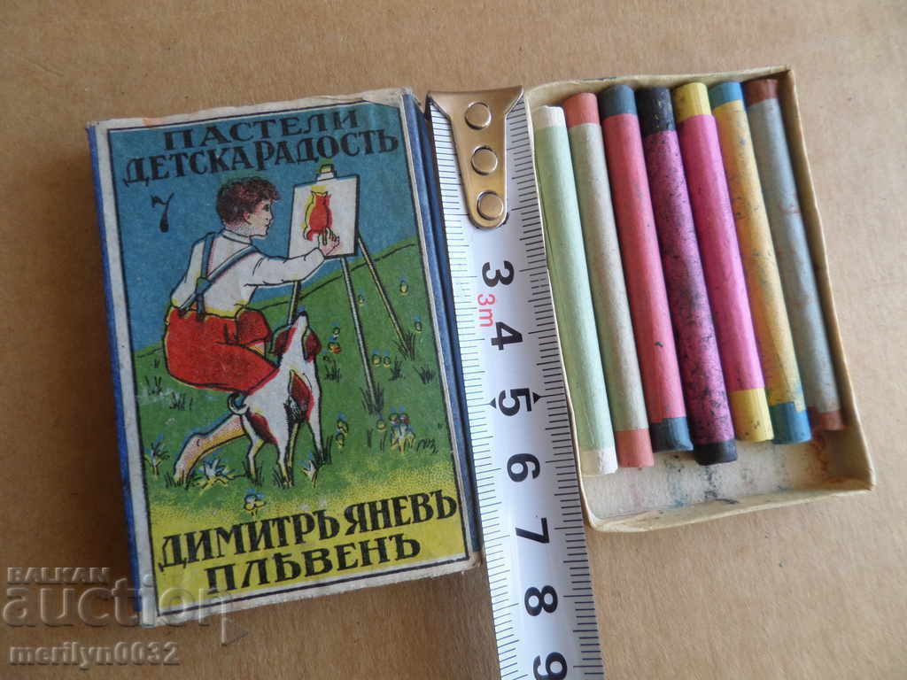 Old box of unused crayons, Kingdom of Bulgaria crayons with price 32.00 BGN | € 16.36 Old box of unused crayons, Kingdom of Bulgaria crayons with price 32.00 BGN | € 16.36