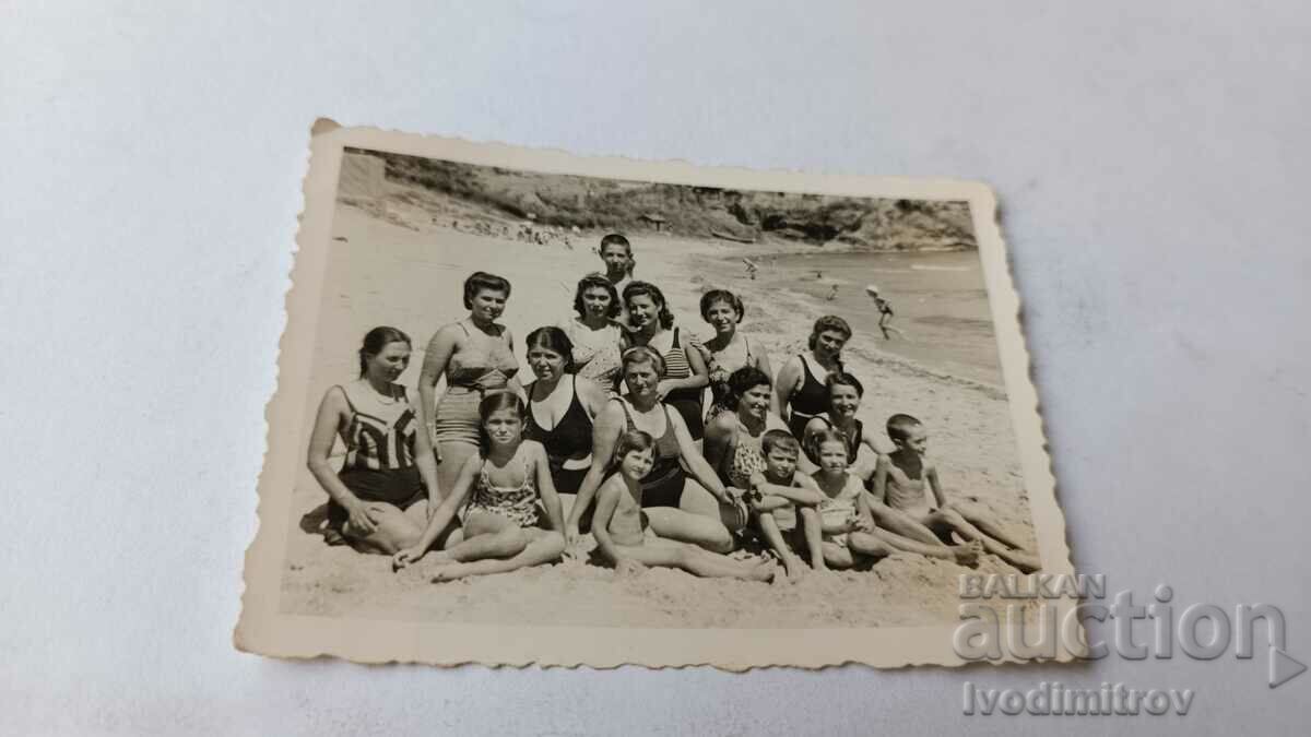 Fotografie Sozopol Femei și fete pe plajă 1940