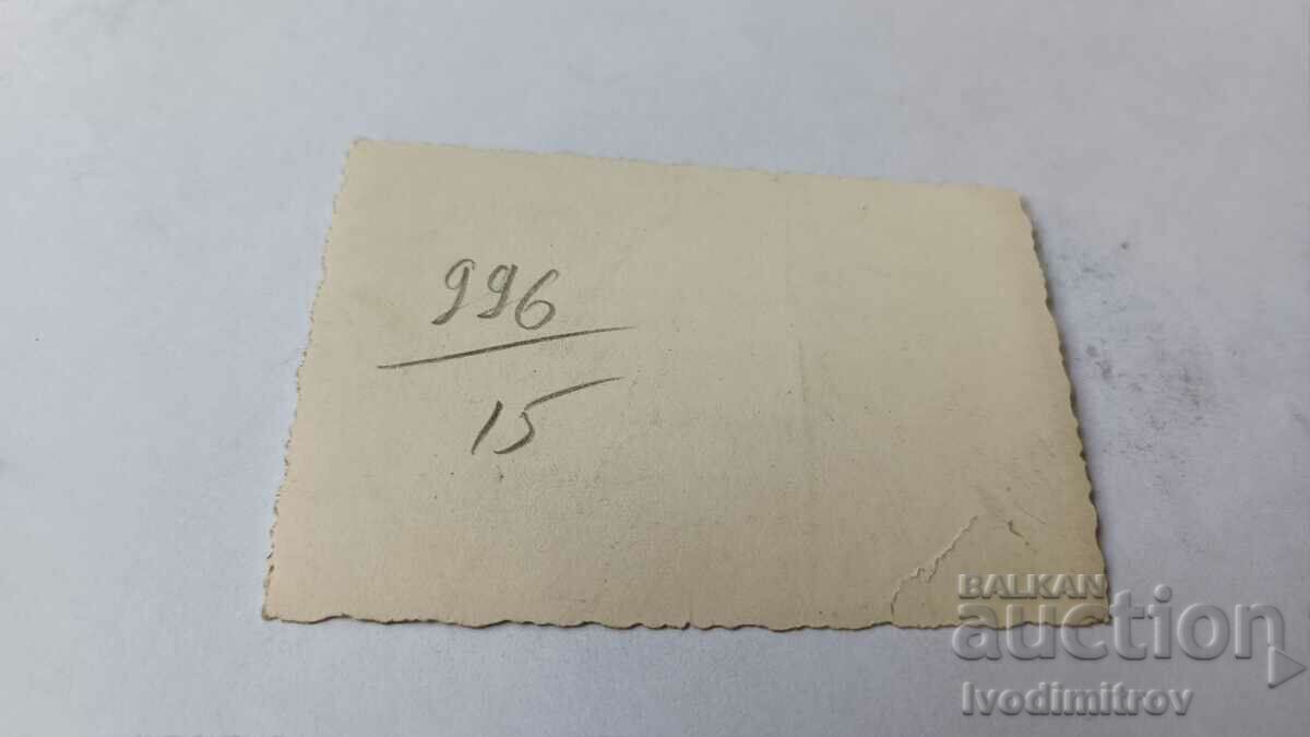 Снимка Мъже и жена на плажа с цена 1.65 лв. | € 0.84 Снимка Мъже и жена на плажа с цена 1.65 лв. | € 0.84