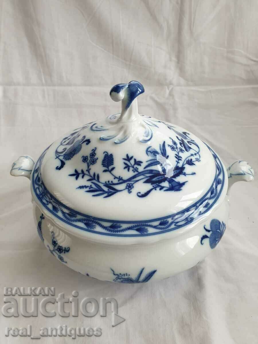Porcelain dish with lid (terrine) - Bavaria
