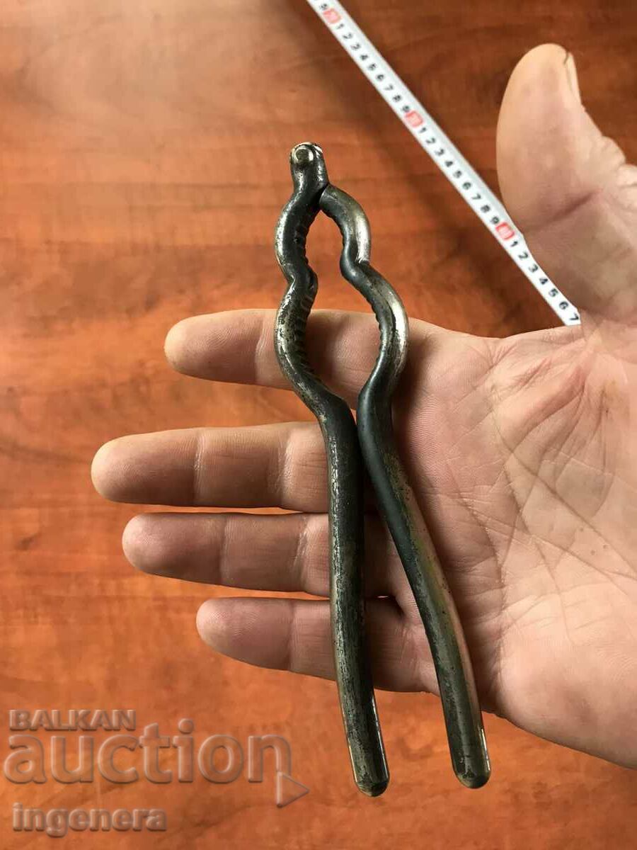 Auction NUT CRUSHER OLD TOOL Auction NUT CRUSHER OLD TOOL