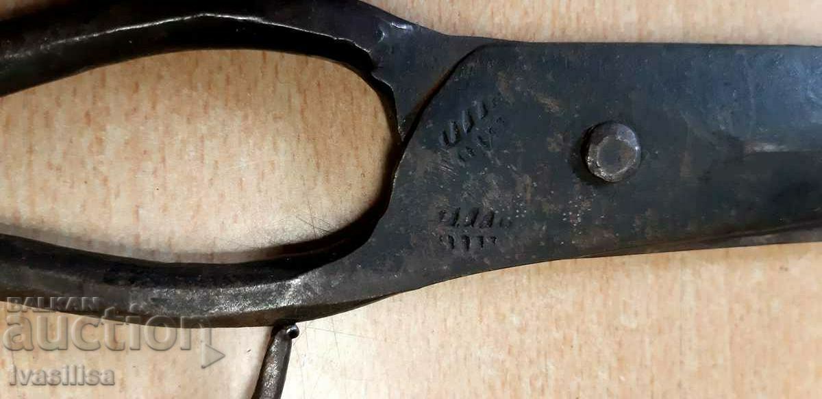 LARGE WITH MARKING 31 cm. FORGED RENAISSANCE SCISSORS - 6 LARGE WITH MARKING 31 cm. FORGED RENAISSANCE SCISSORS - 6