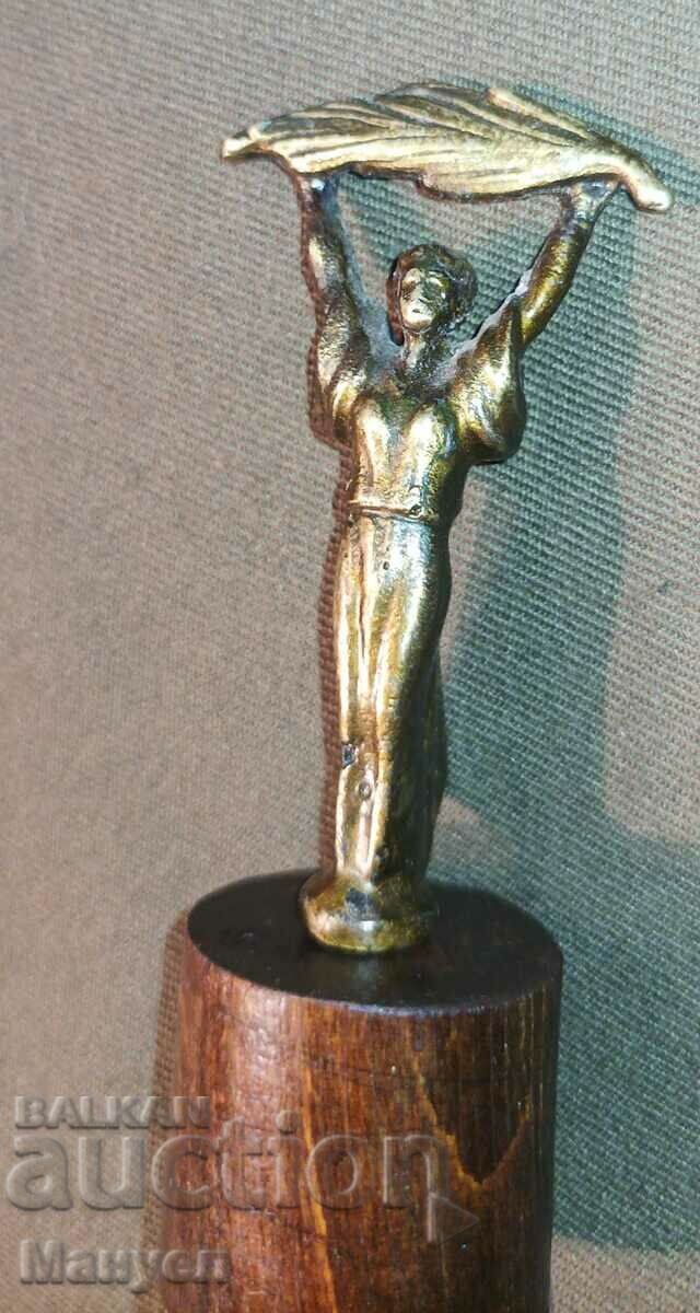 Аукцион Красива малка пластика( статуята на свободата в Будапеща). Аукцион Красива малка пластика( статуята на свободата в Будапеща).