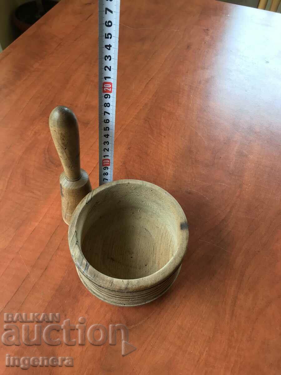 Delivery of LARGE ANTIQUE WOODEN MORTAR WITH HAMMER Delivery of LARGE ANTIQUE WOODEN MORTAR WITH HAMMER