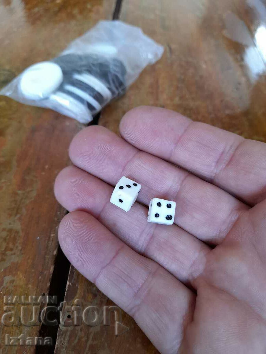 Delivery of Old checkers, backgammon dice Delivery of Old checkers, backgammon dice