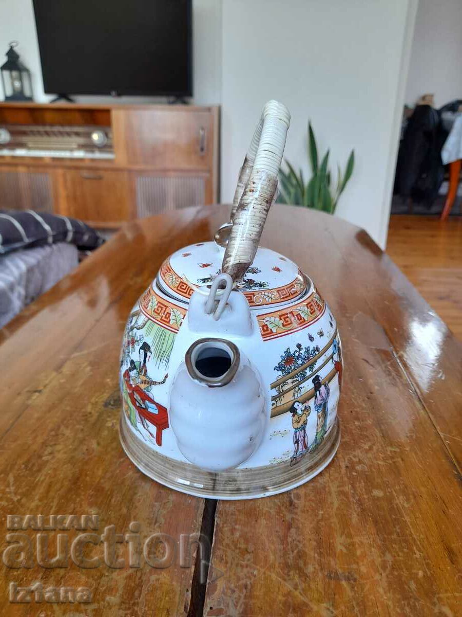 ceainic vechi de porțelan cu preț 35.00 BGN | € 17.90