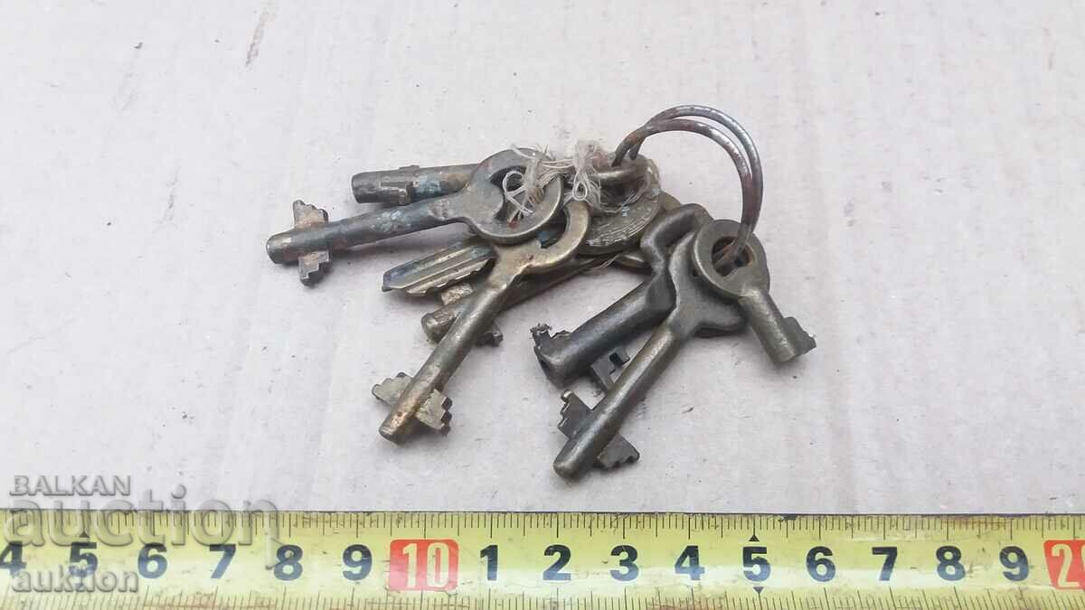 OLD CABINET KEYS, CASH - BRONZE - 6 OLD CABINET KEYS, CASH - BRONZE - 6