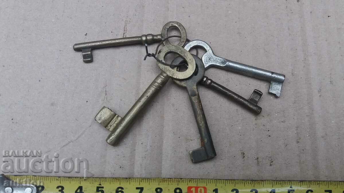 Auction  OLD KEYS