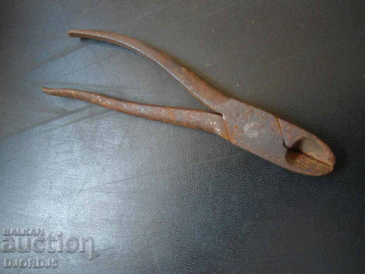 Old pliers, incisors with price 2.00 BGN | € 1.02