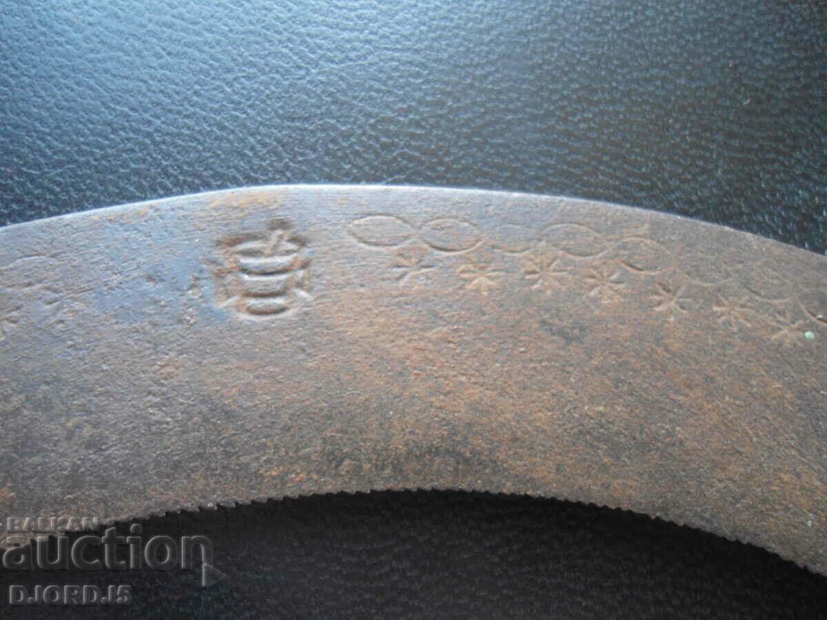 Παλιό δρεπάνι, χαραγμένο, σημάδια με τιμή 7.00 BGN | € 3.58 Παλιό δρεπάνι, χαραγμένο, σημάδια με τιμή 7.00 BGN | € 3.58