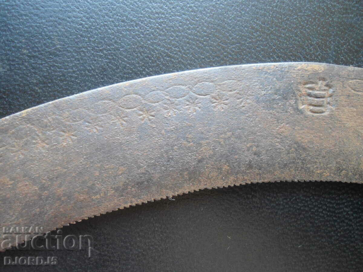 Δημοπρασία Παλιό δρεπάνι, χαραγμένο, σημάδια Δημοπρασία Παλιό δρεπάνι, χαραγμένο, σημάδια