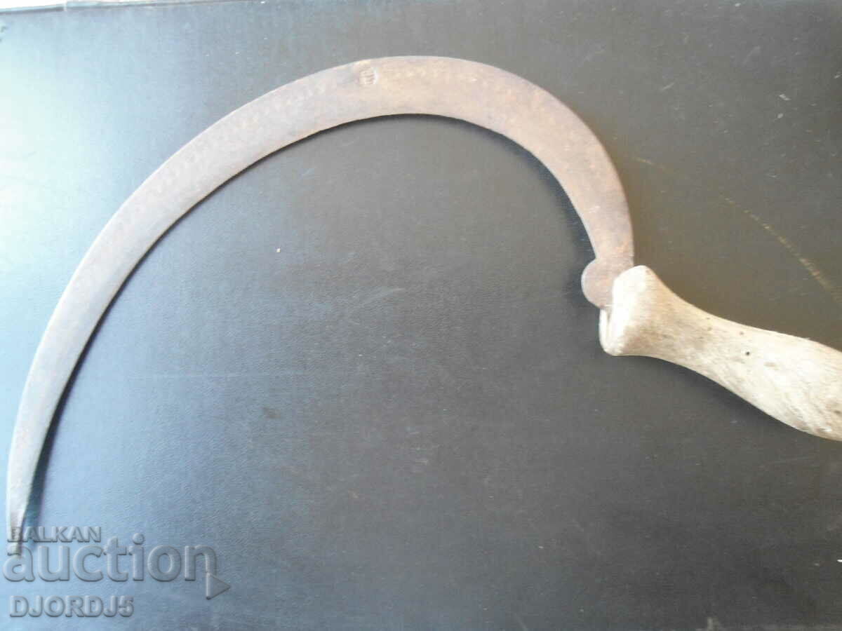 Παράδοση Παλιό δρεπάνι, χαραγμένο, σημάδια Παράδοση Παλιό δρεπάνι, χαραγμένο, σημάδια