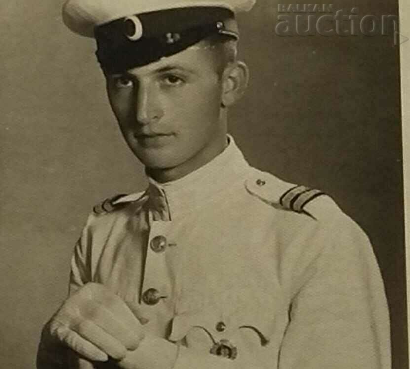 MILITARY INSIGNIA WITH THE FACE OF KING SIMEON II 11/8/1943 PHOTO with price 15.00 BGN | € 7.67