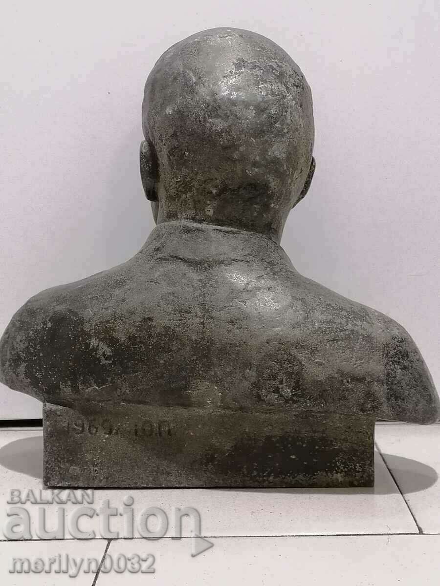 Aluminum bust of Lenin, figure, sculpture, statuette with price 399.99 BGN | € 204.51 Aluminum bust of Lenin, figure, sculpture, statuette with price 399.99 BGN | € 204.51