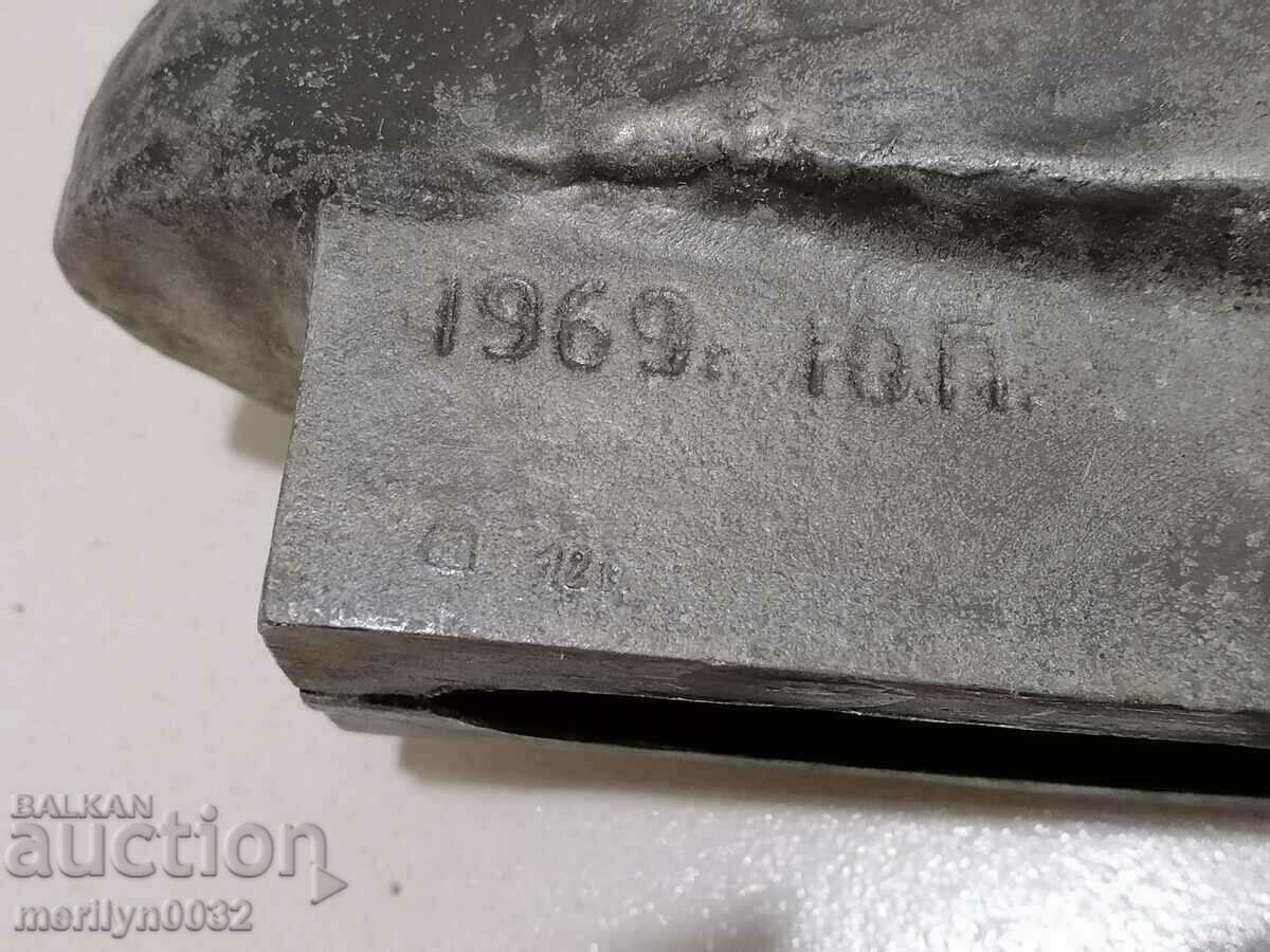 Auction Aluminum bust of Lenin, figure, sculpture, statuette Auction Aluminum bust of Lenin, figure, sculpture, statuette