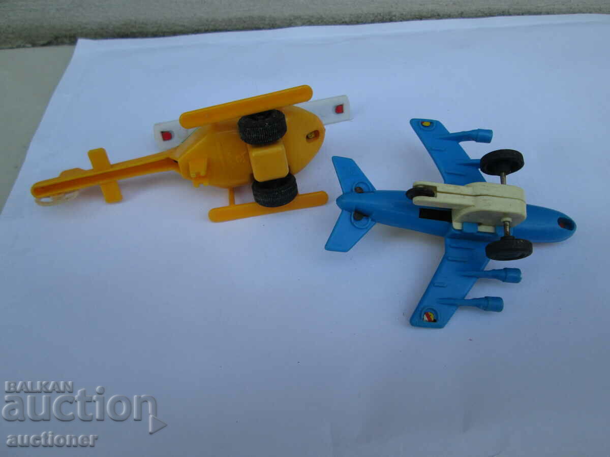OLD CHILDREN'S TOY PLANE AND HELICOPTER - 5 OLD CHILDREN'S TOY PLANE AND HELICOPTER - 5