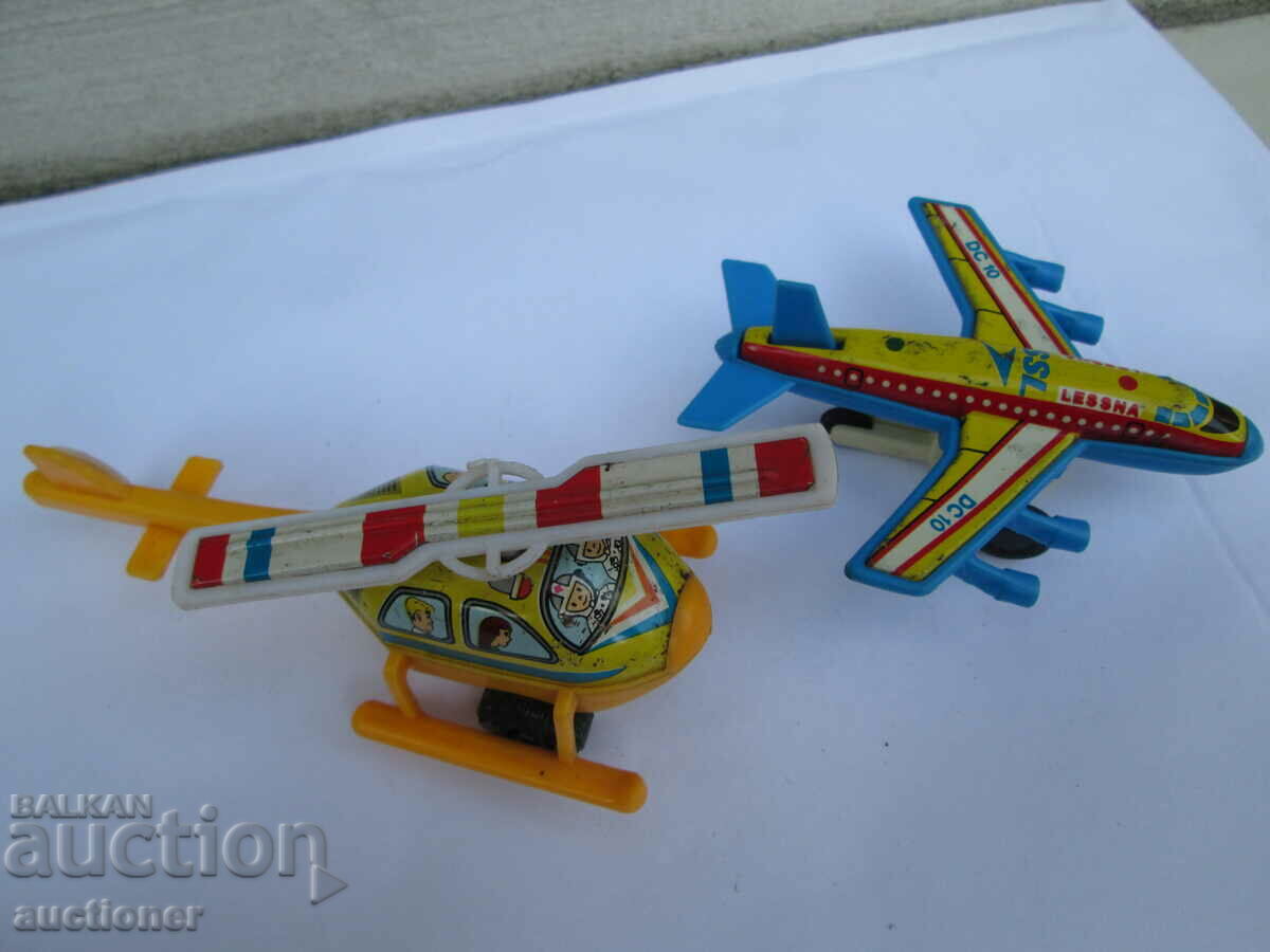 OLD CHILDREN'S TOY PLANE AND HELICOPTER - 7 OLD CHILDREN'S TOY PLANE AND HELICOPTER - 7