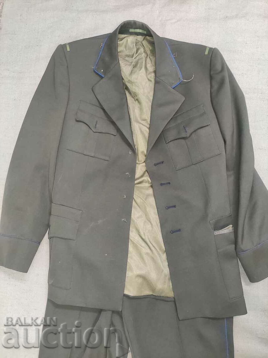 uniforme vechi cu preț 800.00 BGN | € 409.03