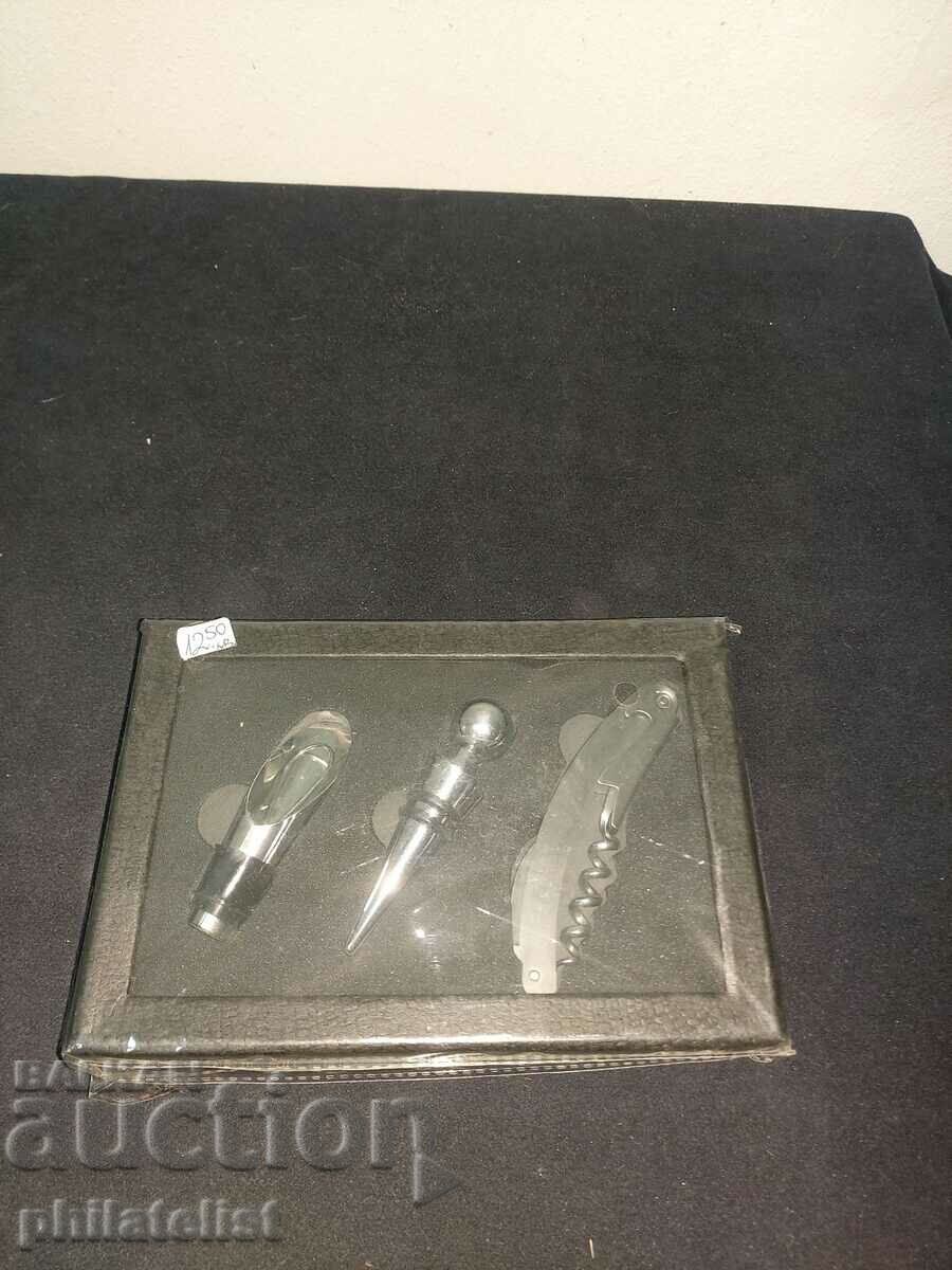 Wine accessories set with price 13.00 BGN | € 6.65