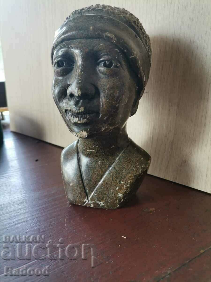 Bust, statuetă, pumnal