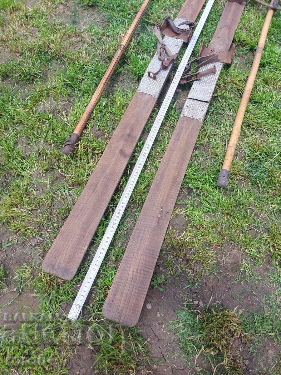 Delivery of SKI - POLE - RETRO Delivery of SKI - POLE - RETRO