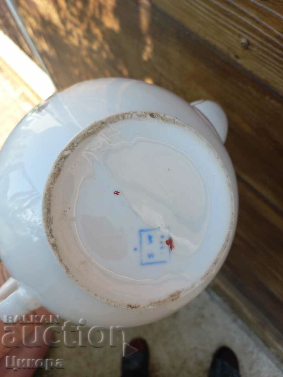 BULGARIAN PORCELAIN TEAPOT with price 60.00 BGN | € 30.68 BULGARIAN PORCELAIN TEAPOT with price 60.00 BGN | € 30.68