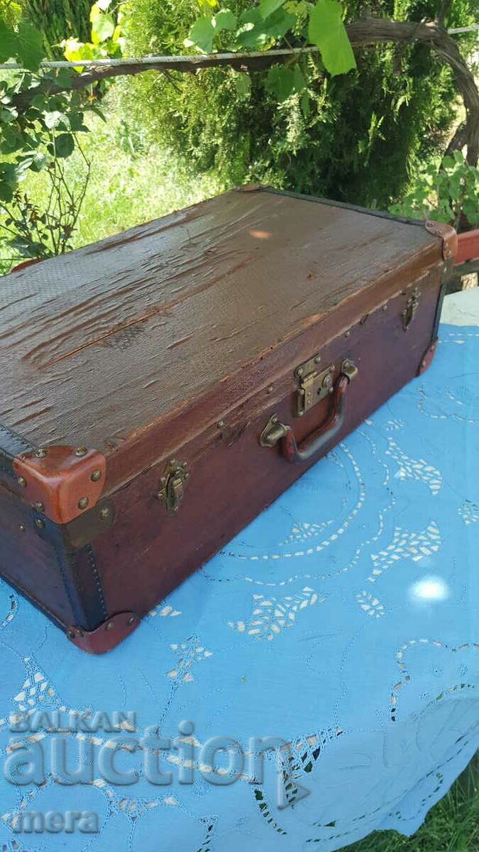 Auction Antique wooden trunk with bronze fittings Auction Antique wooden trunk with bronze fittings