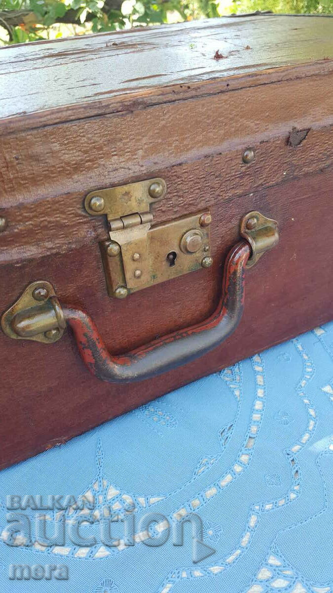 Antique wooden trunk with bronze fittings - 6 Antique wooden trunk with bronze fittings - 6