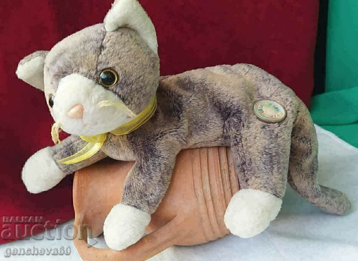 Collectible plush kitten and ceramic amphora with price 12.00 BGN | € 6.14 Collectible plush kitten and ceramic amphora with price 12.00 BGN | € 6.14