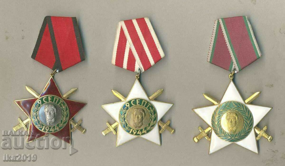 Complete set of Order of September 9 with swords