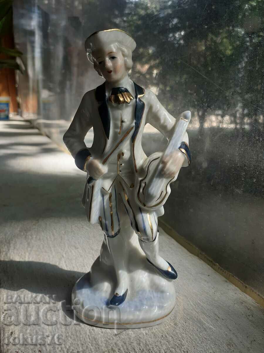 Figurină din porțelan cu marcaje