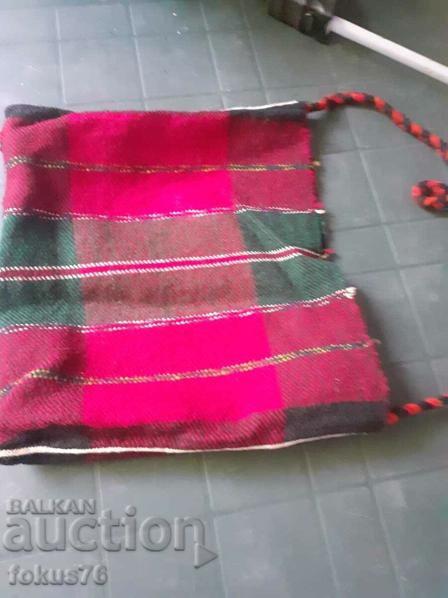 Μάλλινη τσάντα για λαϊκή φορεσιά με τιμή 29.00 BGN | € 14.83