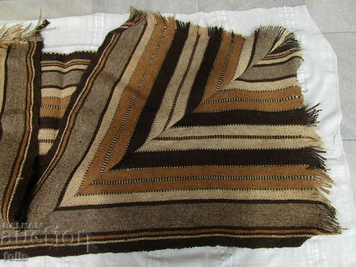 Auction Koziak, carpet, queue, path Auction Koziak, carpet, queue, path