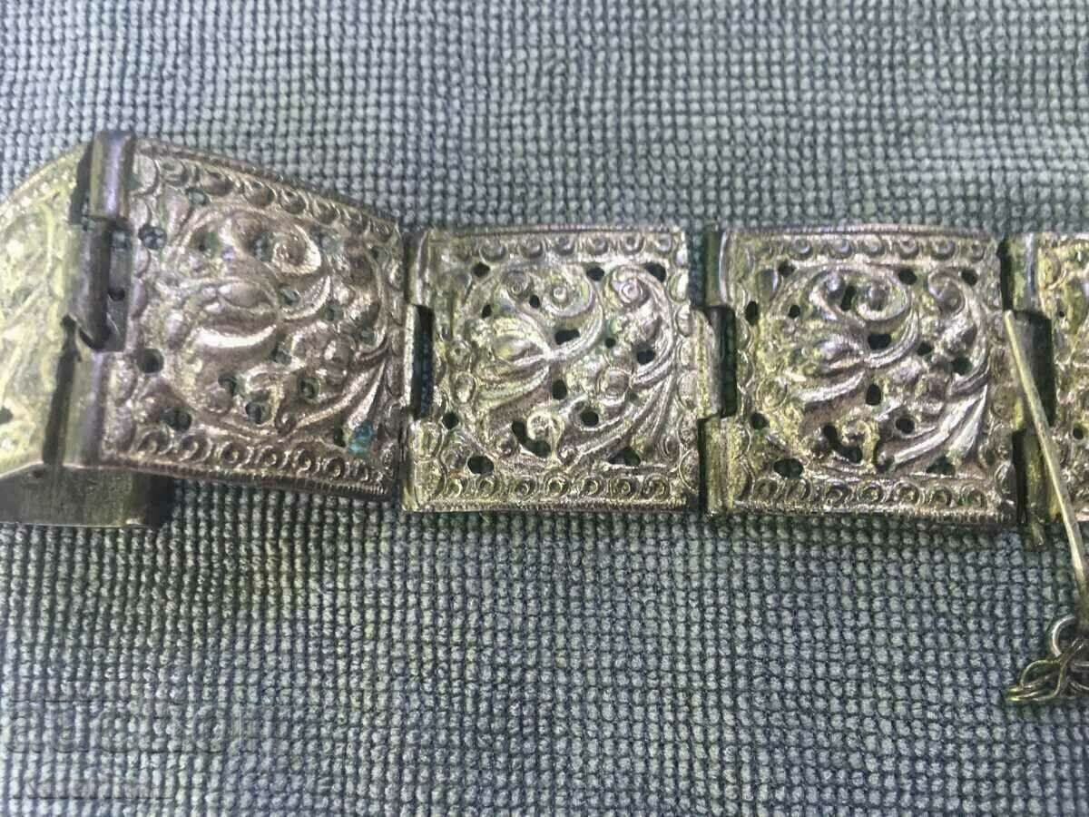 Delivery of Sachan Renaissance Bracelet Delivery of Sachan Renaissance Bracelet