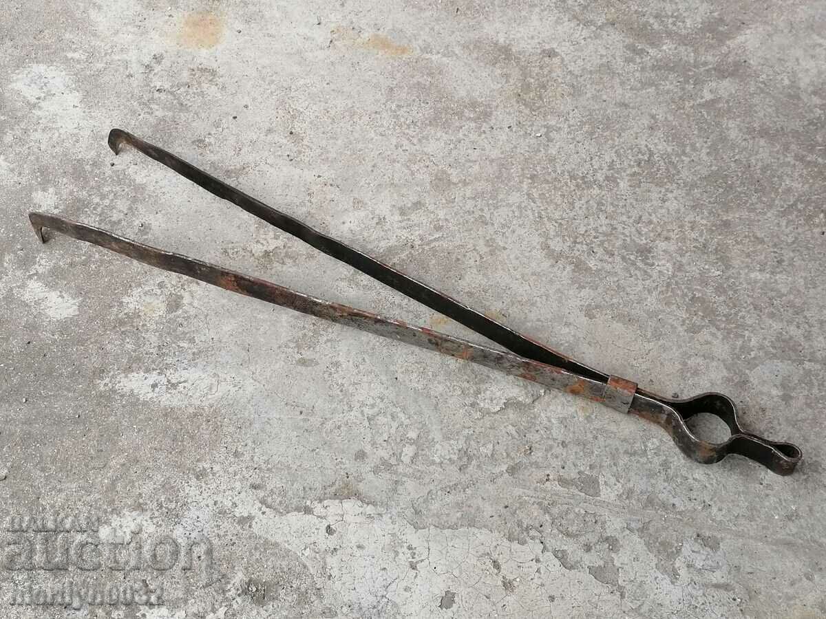Auction Old dilaf, tongs, wrought iron for foot Auction Old dilaf, tongs, wrought iron for foot