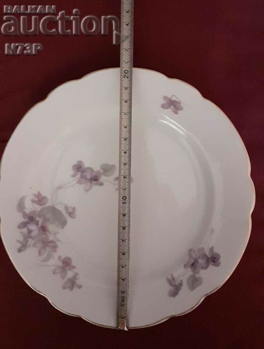 Auction NICE PORCELAIN PLATE. Auction NICE PORCELAIN PLATE.