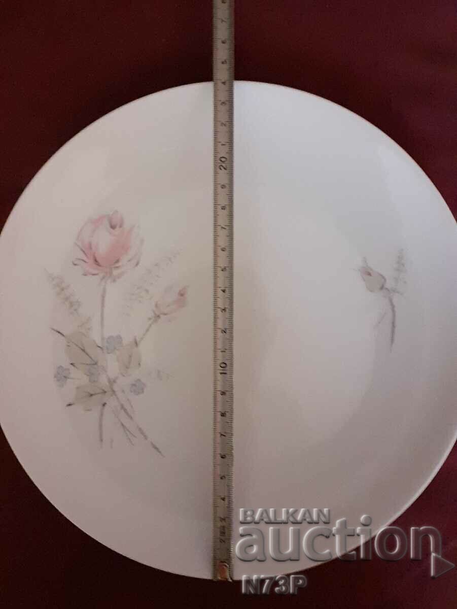 Auction OLD PORCELAIN PLATE. MADE IN AUSTRIA. . Auction OLD PORCELAIN PLATE. MADE IN AUSTRIA. .