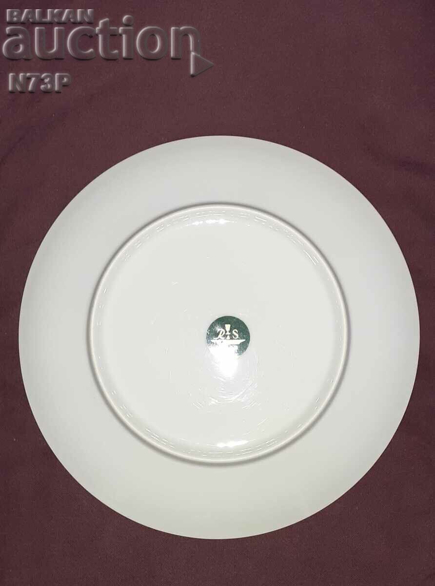 Delivery of OLD PORCELAIN PLATE. MADE IN AUSTRIA. . Delivery of OLD PORCELAIN PLATE. MADE IN AUSTRIA. .