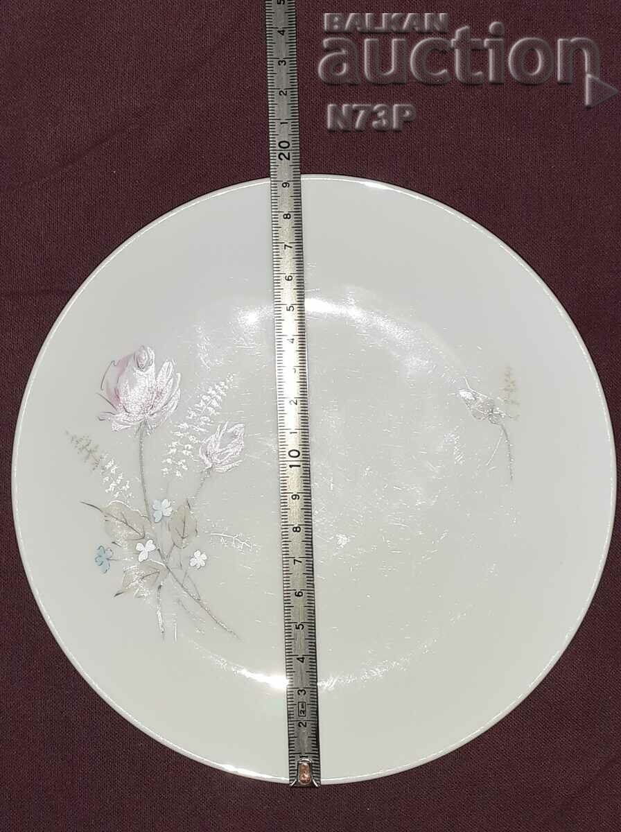 Auction OLD PORCELAIN PLATE. MADE IN AUSTRIA. . Auction OLD PORCELAIN PLATE. MADE IN AUSTRIA. .