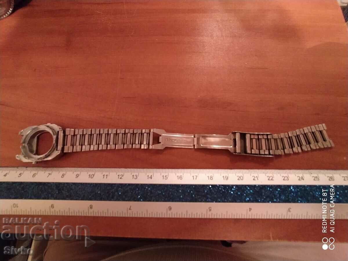 Delivery of Clock case and watch chain Delivery of Clock case and watch chain