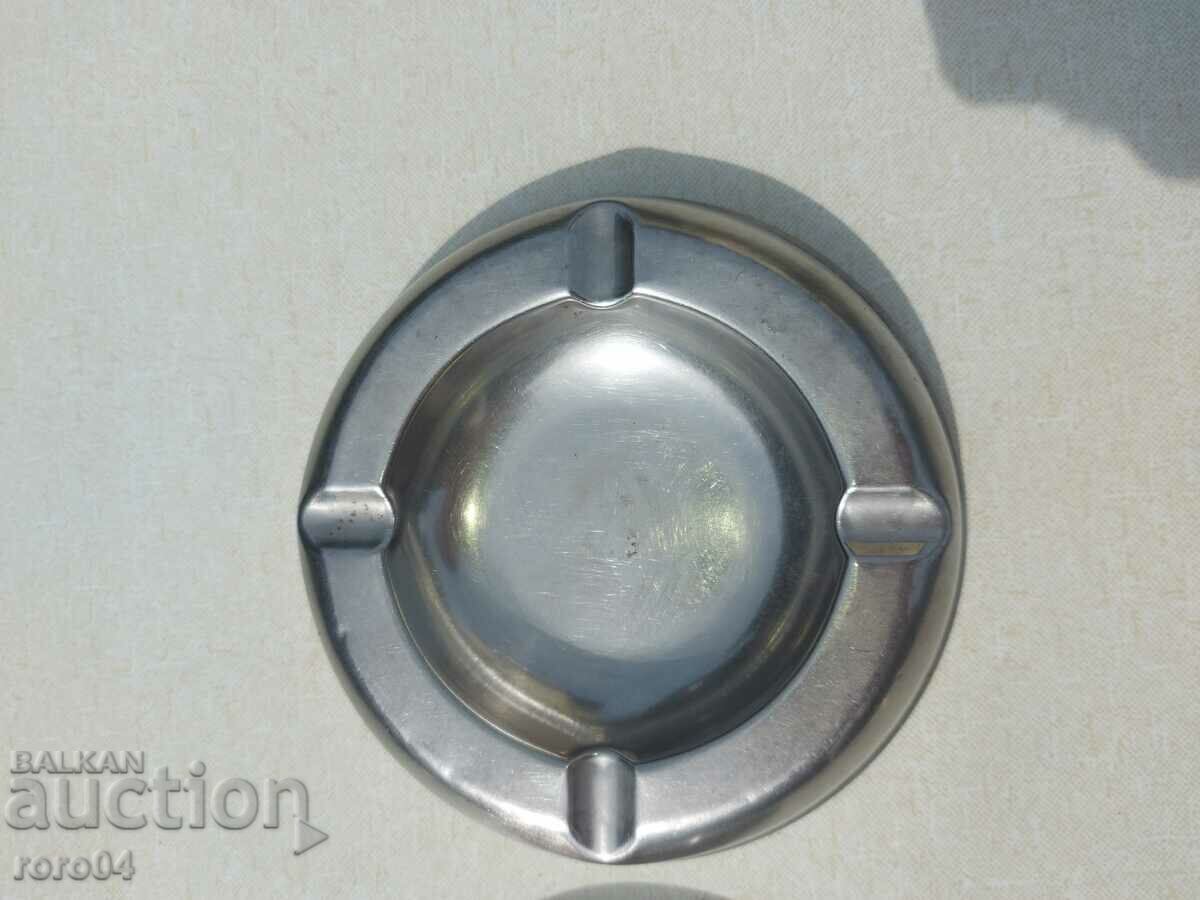 Auction ASHTRAYS - CAPITALIST - SOCIALIST Auction ASHTRAYS - CAPITALIST - SOCIALIST