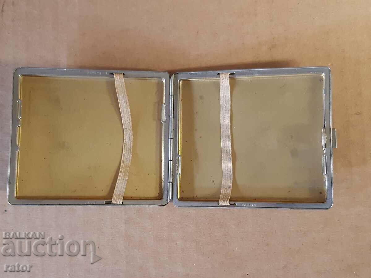 Delivery of Very old snuff box - ALPACA