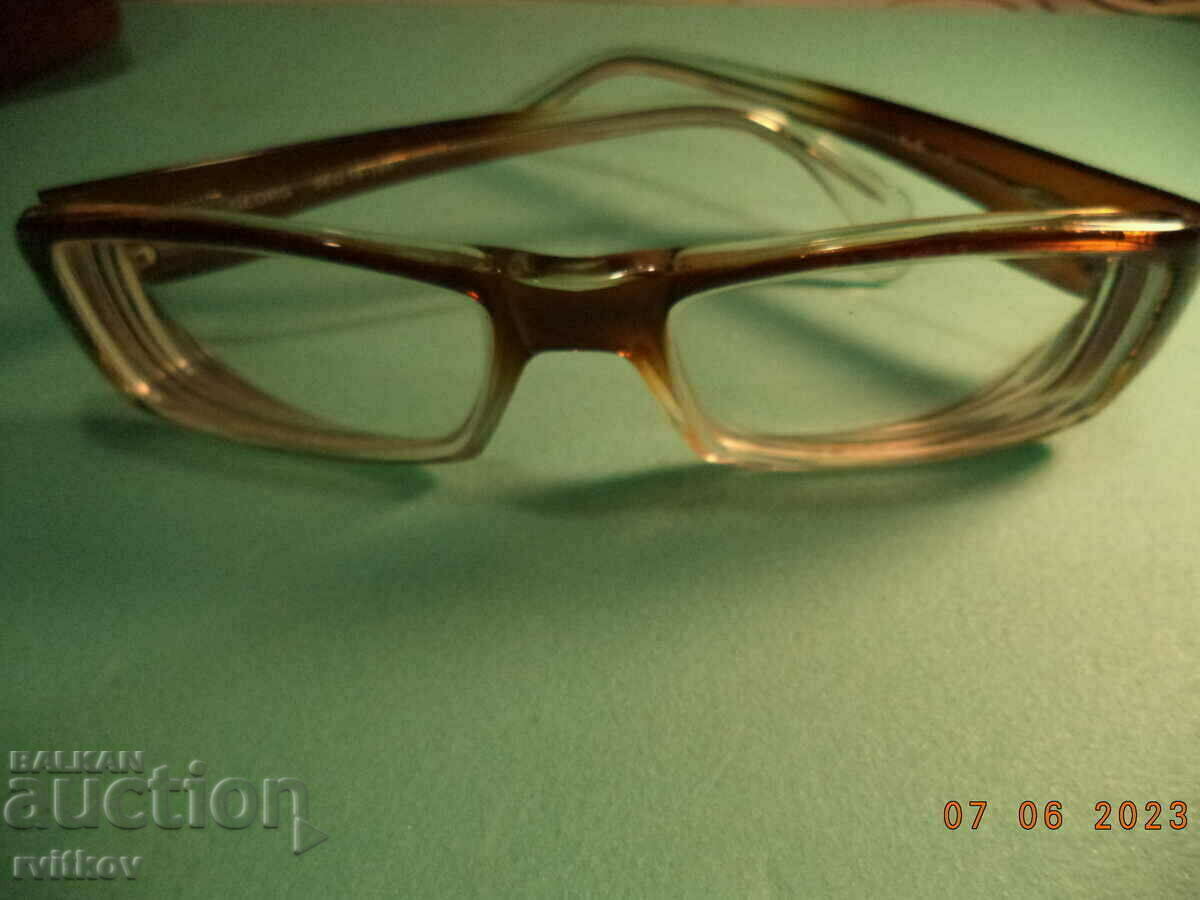 Glasses with diopter and case